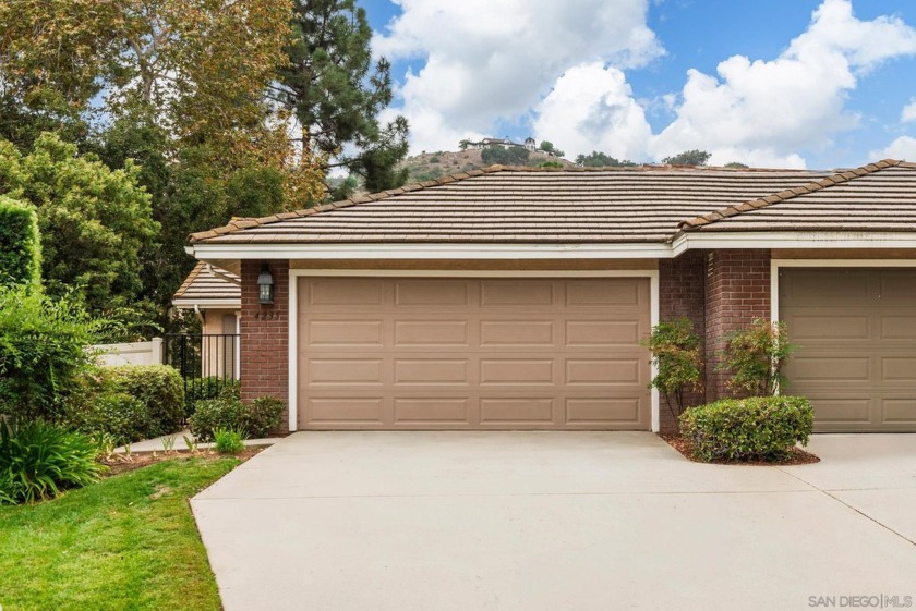 Welcome to this 2-bed, 2-bath single-family residence nestled - Beach Home for sale in Fallbrook, California on Beachhouse.com