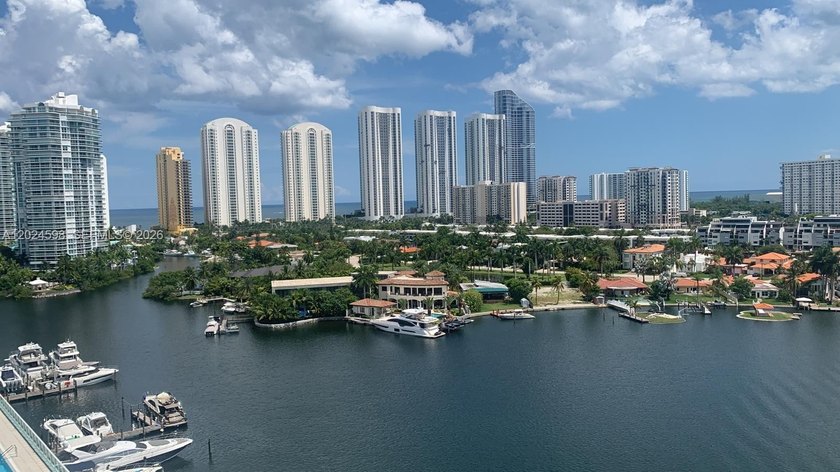 Stunning 2BR/3BA residence at 400 Sunny Isles with 1,710 SF of - Beach Condo for sale in Sunny Isles Beach, Florida on Beachhouse.com