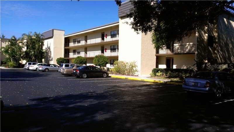 DON'T MISS THIS FIRST FLOOR HOME WITH 2 BD AND 2 FULL BATH SPLIT - Beach Condo for sale in Largo, Florida on Beachhouse.com