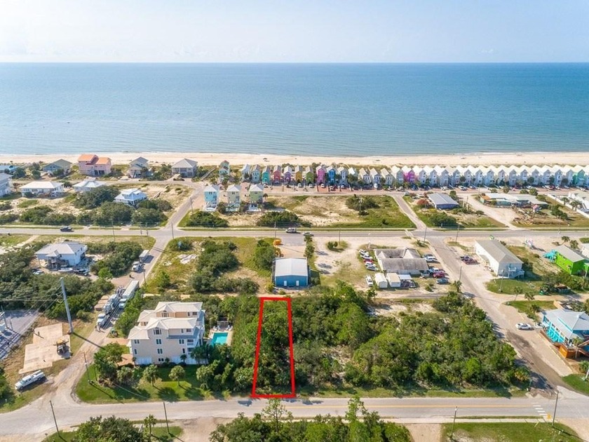 Great central location in the Lighthouse District. Conveniently - Beach Lot for sale in St. George Island, Florida on Beachhouse.com