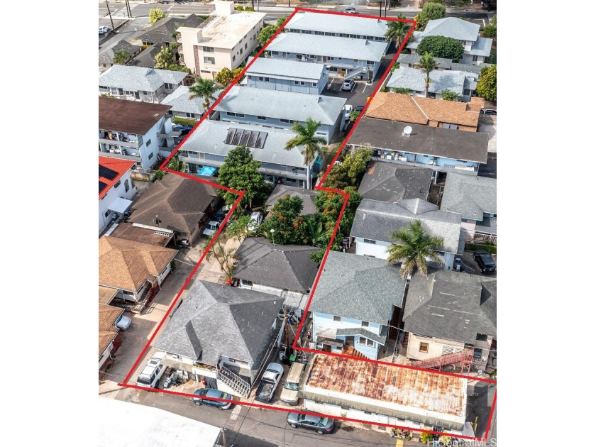 42 units total in this complex.  Sale includes adjoining parcels - Beach Lot for sale in Honolulu, Hawaii on Beachhouse.com