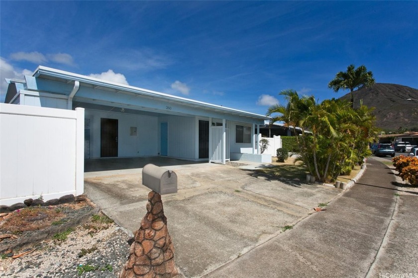 Well cared for Koko Head Terrace home situated within close - Beach Home for sale in Honolulu, Hawaii on Beachhouse.com