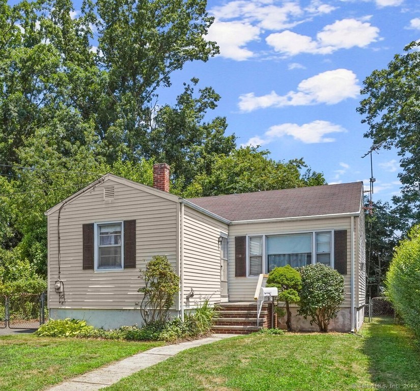 Great Opportunity for Someone to Own This Family Owned Home In - Beach Home for sale in Stamford, Connecticut on Beachhouse.com