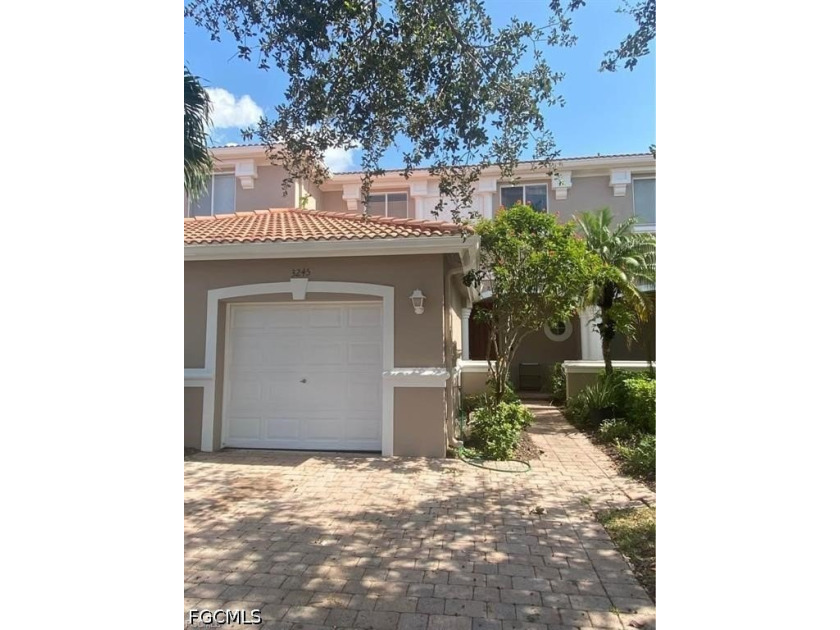 Stunning Lakefront Townhome in The Colonnade at The Forum! - Beach Townhome/Townhouse for sale in Fort Myers, Florida on Beachhouse.com