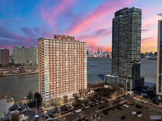 At just under 1000 ft. , This bright, airy, and open concept - Beach Condo for sale in Jersey City, New Jersey on Beachhouse.com