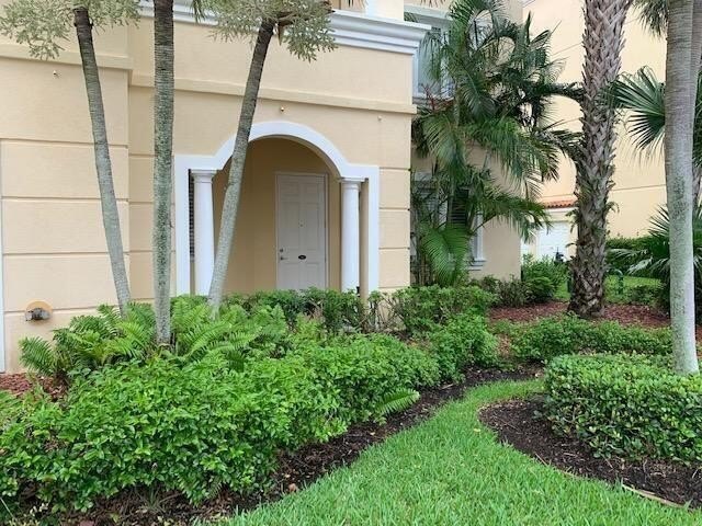 Furnished 1st floor ''END'' unit in Building 20 facing S/SE - Beach Condo for sale in Fort Pierce, Florida on Beachhouse.com