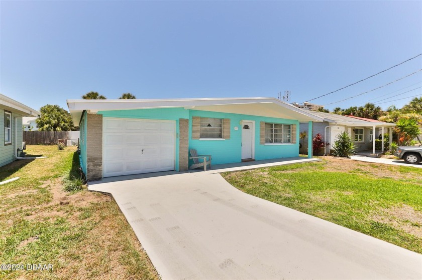 Welcome to Your Beachside Oasis! Step right into this adorable - Beach Home for sale in Daytona Beach, Florida on Beachhouse.com