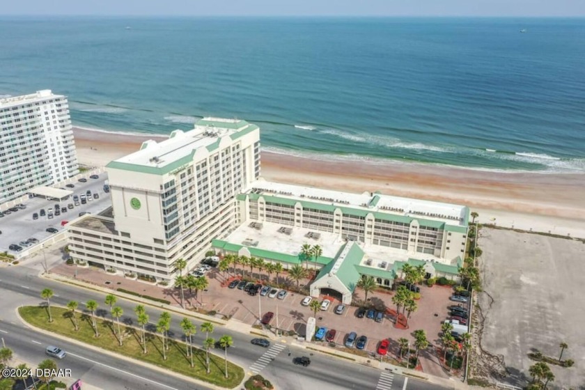 DIRECT OCEANFRONT, 4th floor middle tower, shared balcony - Beach Lot for sale in Daytona Beach, Florida on Beachhouse.com