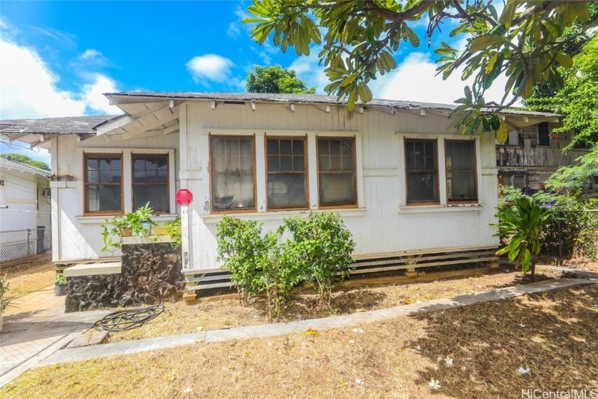 RARE OPPORTUNITY! Don't miss this A-2 zoned property with 2 - Beach Home for sale in Honolulu, Hawaii on Beachhouse.com