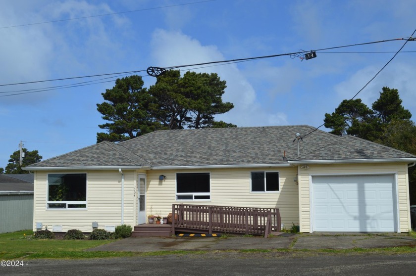 This charming single level two bedroom one bath home with a - Beach Home for sale in Waldport, Oregon on Beachhouse.com