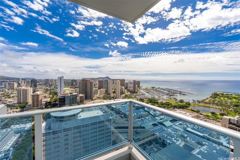 Spectacular high floor corner 2 bed/2 bath/ 2 parking condo unit - Beach Condo for sale in Honolulu, Hawaii on Beachhouse.com