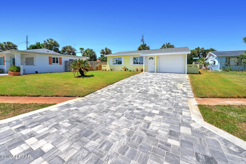 Charming Beachside Cottage with Modern Upgrades. This delightful - Beach Home for sale in Ormond Beach, Florida on Beachhouse.com