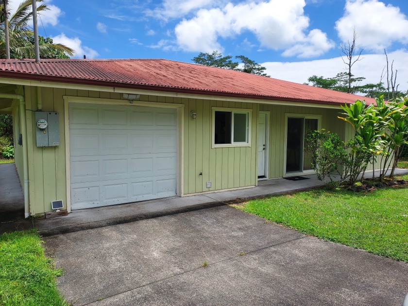 A WELCOMING ENTRY WITH A GREAT FLOOR PLAN OFFERING A BEAUTIFUL 2 - Beach Home for sale in Pahoa, Hawaii on Beachhouse.com