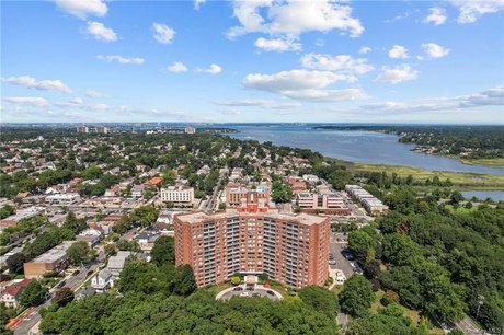 Welcome to this stunning 1-bedroom, 1-bath luxury cooperative in - Beach Home for sale in Bayside, New York on Beachhouse.com