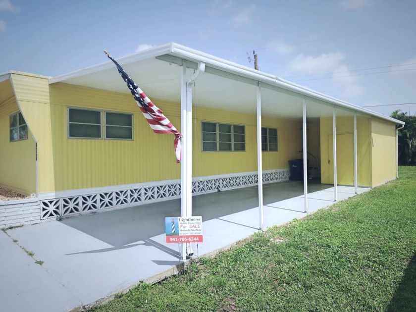Motivated Seller, Move-in ready!    Discover the charm and - Beach Home for sale in Nokomis, Florida on Beachhouse.com