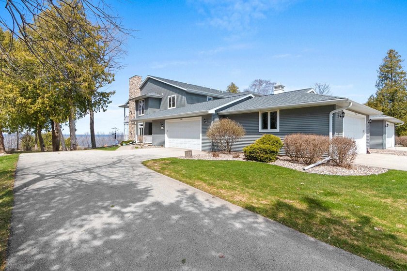 Experience an absolute exquisite setting high above a scenic - Beach Condo for sale in Green Bay, Wisconsin on Beachhouse.com