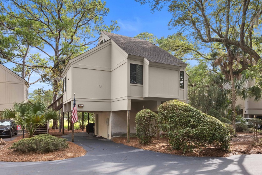 Overlooking the ever-changing tidal marsh, this charming - Beach Home for sale in Seabrook Island, South Carolina on Beachhouse.com