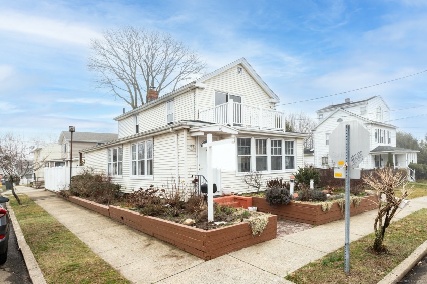 This spacious colonial is move in ready and offers some of the - Beach Home for sale in West Haven, Connecticut on Beachhouse.com