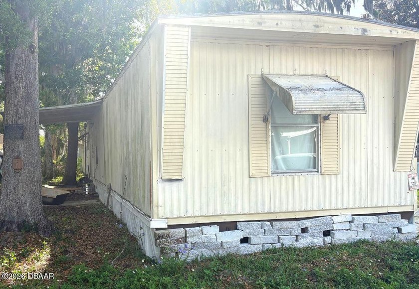 Investor Special in Port Orange - No Lot Rent! Located in the - Beach Home for sale in Port Orange, Florida on Beachhouse.com