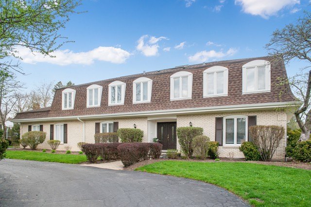 Set on a private 3/4 acre in west Lake Forest, this 3,600+ sq ft - Beach Home for sale in Lake Forest, Illinois on Beachhouse.com