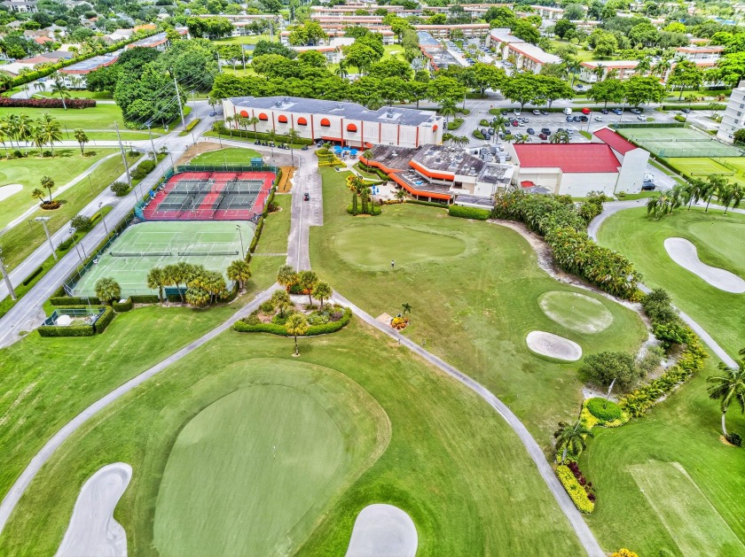 Investor / Handyman Special! Fantastic opportunity in Hollybrook - Beach Condo for sale in Pembroke Pines, Florida on Beachhouse.com