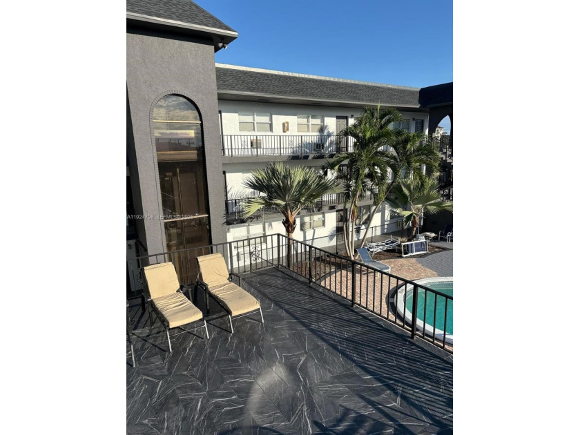 Calling all investors: Beautiful unit with a great tenant that - Beach Condo for sale in Fort Lauderdale, Florida on Beachhouse.com