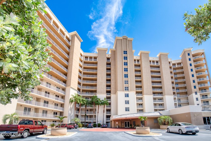 EXTRAORDINARILY PRIVATE, DIRECT OCEANFRONT, CORNER CONDOMINIUM - Beach Condo for sale in Daytona Beach Shores, Florida on Beachhouse.com