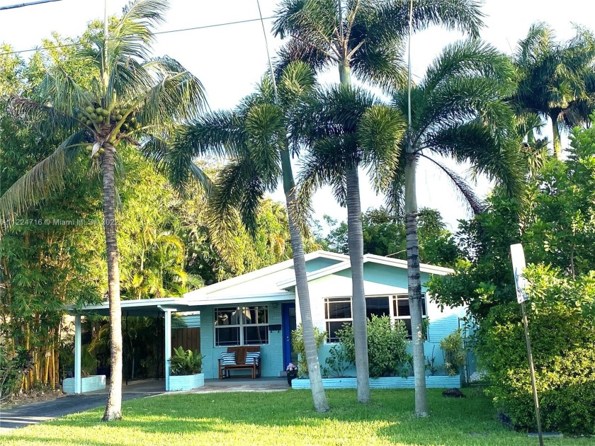 Amazing home located in Hollywood Lakes, you will love the - Beach Home for sale in Hollywood, Florida on Beachhouse.com