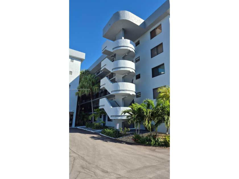 2-bedroom, 2-bath condo offering 1,350 sq ft with a bright, open - Beach Condo for sale in North Lauderdale, Florida on Beachhouse.com