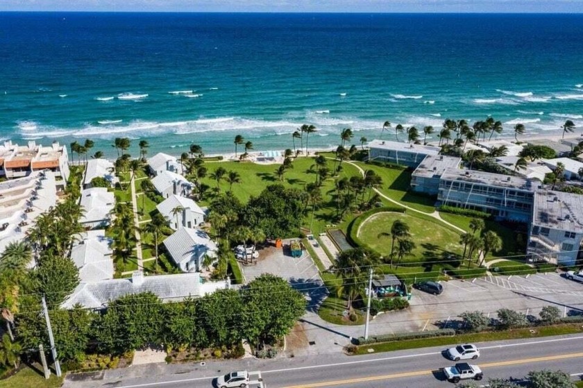 Oceanfront mid-century co-op in a beautifully maintained - Beach Condo for sale in Hillsboro Beach, Florida on Beachhouse.com