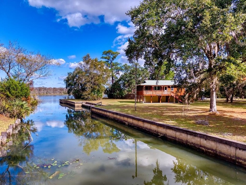 Discover an extraordinary opportunity to own a riverfront - Beach Home for sale in Apalachicola, Florida on Beachhouse.com