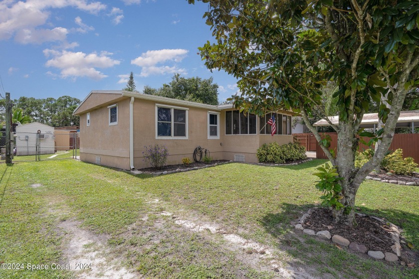 This 1983 doublewide mfg home sits on .17 acre. Home is - Beach Home for sale in Cocoa, Florida on Beachhouse.com