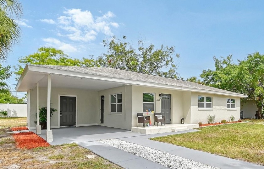 Stunningly Remodeled 4 Bed, 2 Bath HOME in the popular and - Beach Home for sale in Bradenton, Florida on Beachhouse.com