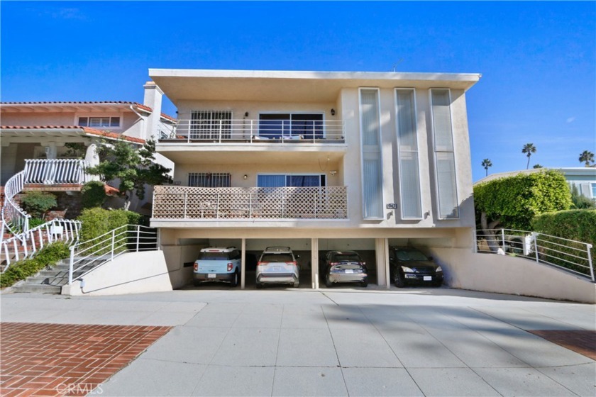 An exceptional investment opportunity awaits in the bustling - Beach Apartment for sale in Santa Monica, California on Beachhouse.com