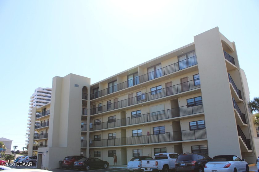 AFFORDABLE BEACHSIDE LIVING! COME BASK IN THE SUN AS YOU ARE - Beach Condo for sale in Daytona Beach, Florida on Beachhouse.com