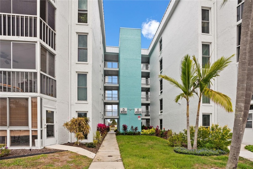 Under contract-accepting backup offers. Price Drop!  Winter in - Beach Condo for sale in St. Petersburg, Florida on Beachhouse.com