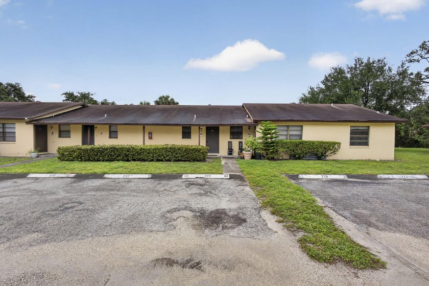 All ages Conveniently located About 15 minutes from Palm Beach - Beach Condo for sale in West Palm Beach, Florida on Beachhouse.com