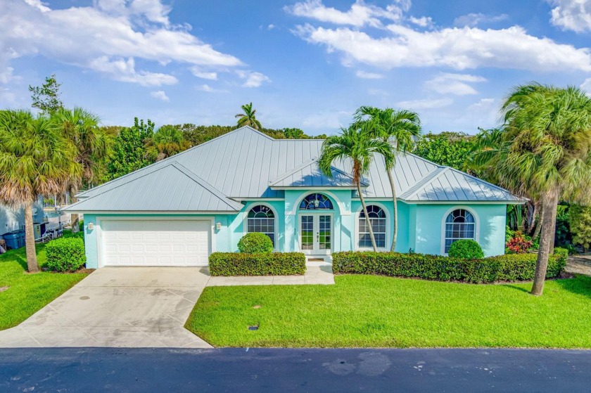 Beautiful 3/2/2 pool home in the desirable intracoastal - Beach Home for sale in Hobe Sound, Florida on Beachhouse.com