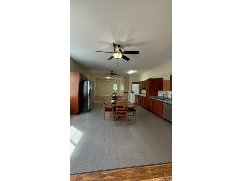 VACANT! Newly renovated home in the heart of Waipahu.  Very - Beach Home for sale in Waipahu, Hawaii on Beachhouse.com