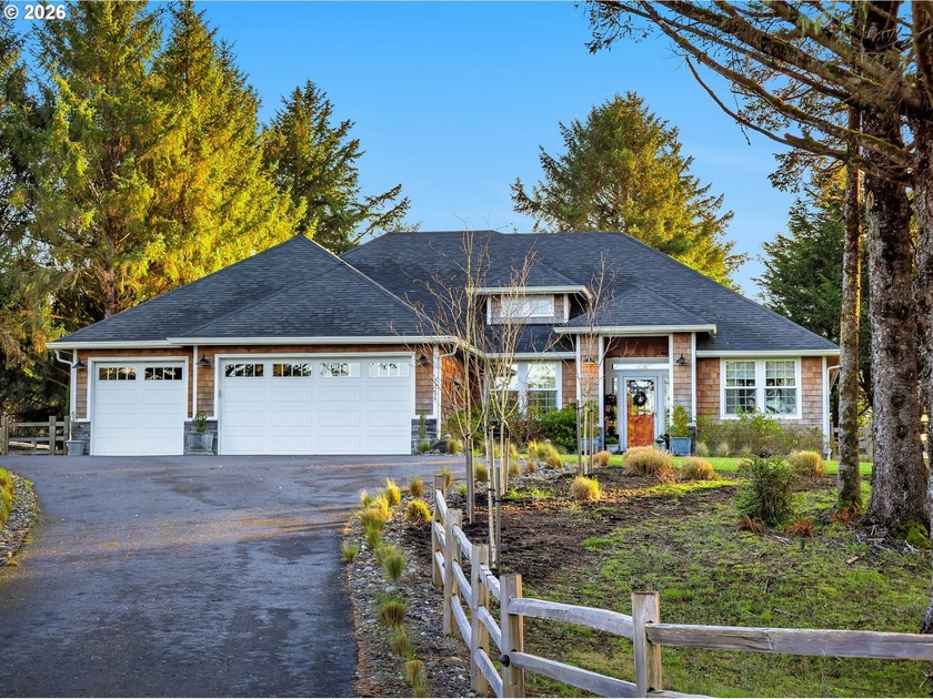 This beautiful home in Surf Pines features 3 bedrooms and 2 - Beach Home for sale in Warrenton, Oregon on Beachhouse.com