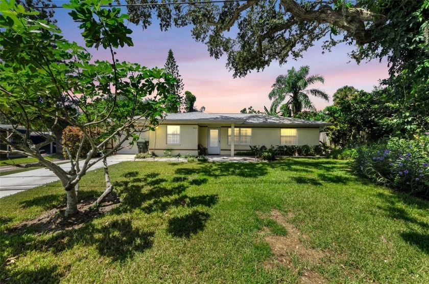 Under contract-accepting backup offers. Inviting Largo Home Near - Beach Home for sale in Largo, Florida on Beachhouse.com