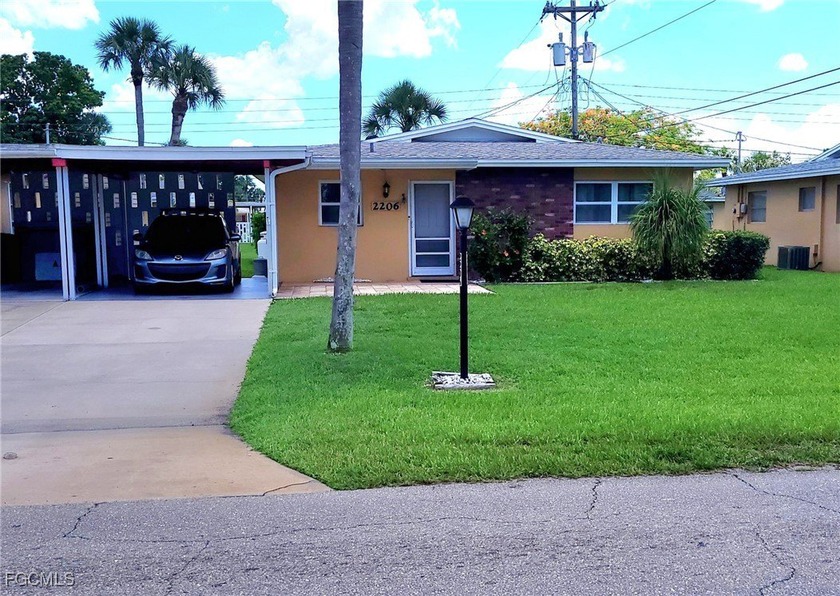 This charming 2-bedroom, 1-bath villa-style home in the 55+ - Beach Home for sale in Lehigh Acres, Florida on Beachhouse.com
