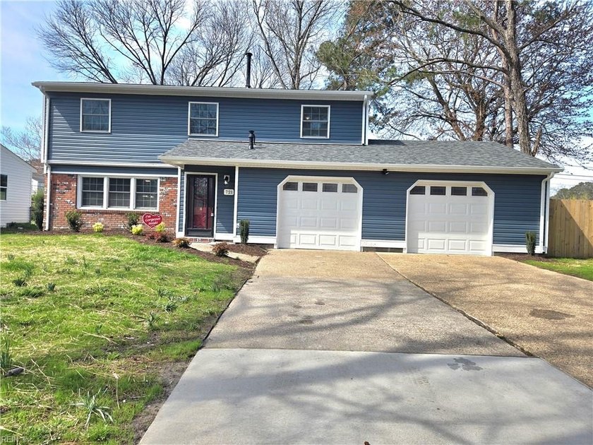 Come Fall In-Love With this Absolutely Gorgeous Professionally - Beach Home for sale in Virginia Beach, Virginia on Beachhouse.com