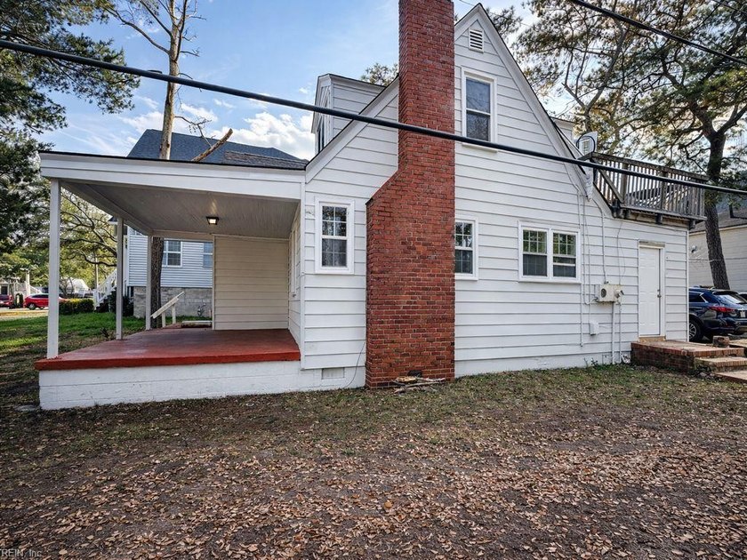 This property has the flexibility to be a single-family, duplex - Beach Townhome/Townhouse for sale in Norfolk, Virginia on Beachhouse.com