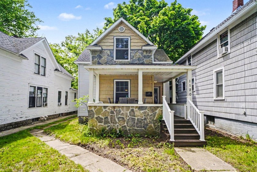 Located in the waterfront town on the shore of Lake Michigan - Beach Home for sale in Saint Joseph, Michigan on Beachhouse.com