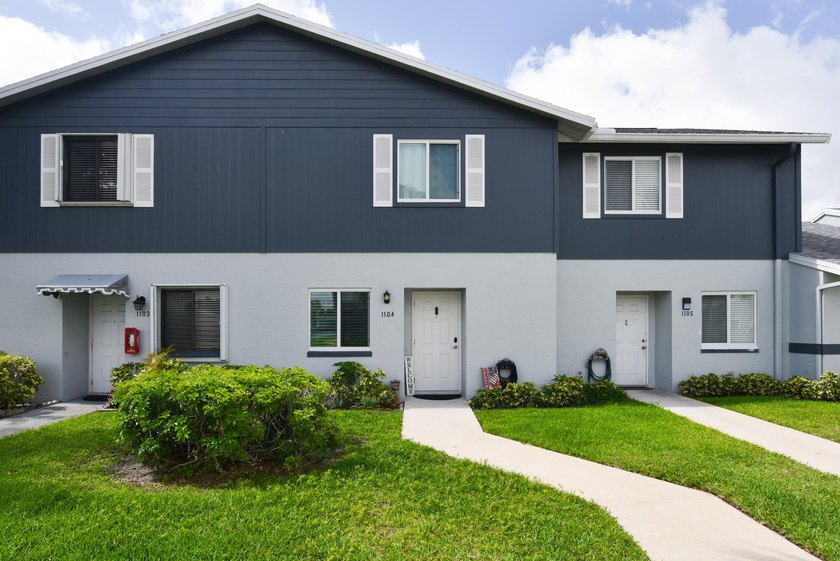 Beautifully maintained 2-story townhouse in a desirable 55+ - Beach Townhome/Townhouse for sale in West Palm Beach, Florida on Beachhouse.com