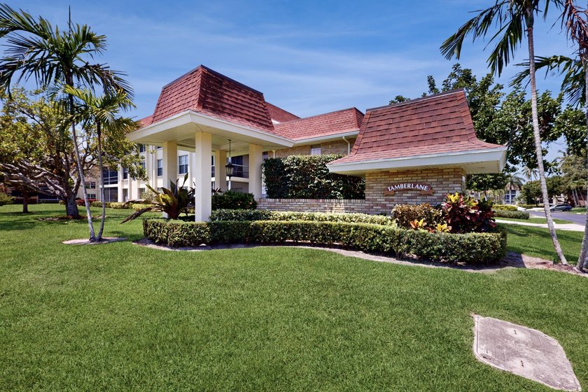 Discover this charming, well maintained ground floor end unit in - Beach Condo for sale in Palm Beach Gardens, Florida on Beachhouse.com