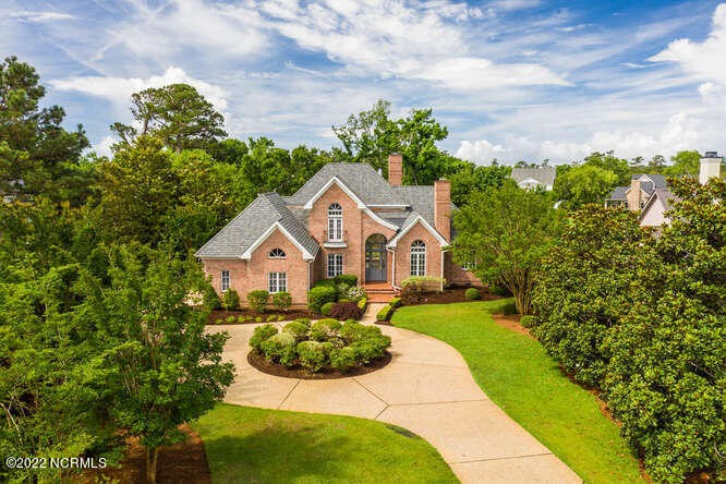 This elegant home is located on the golf course in the - Beach Home for sale in Wilmington, North Carolina on Beachhouse.com