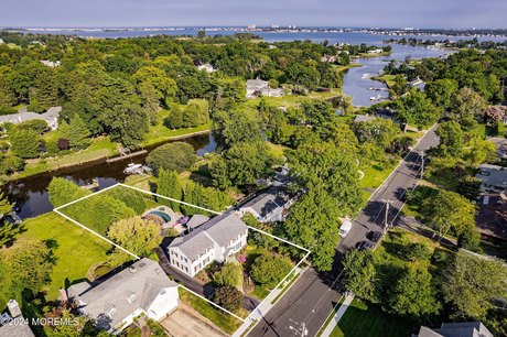 WATERFRONT HOME - NOT IN A FLOOD ZONE! The Updates Have Been - Beach Home for sale in Rumson, New Jersey on Beachhouse.com