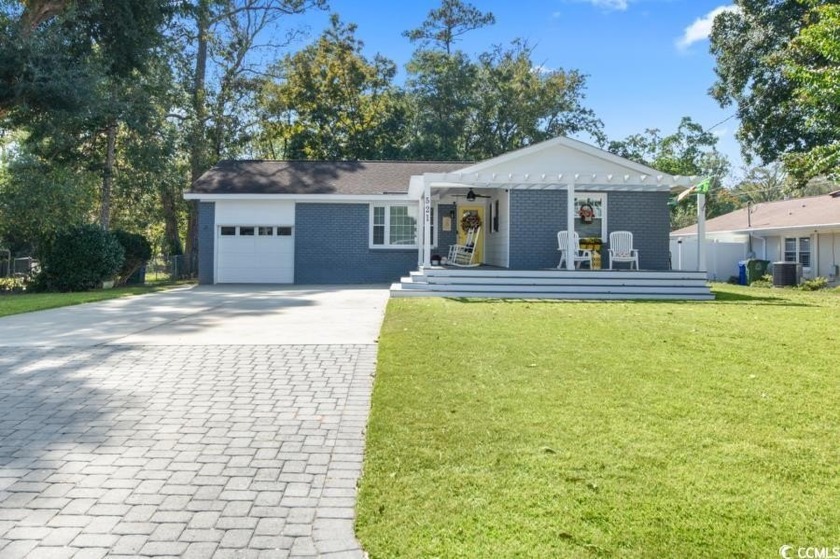 Picture perfect home, only 5 blocks to the beach, a comfortable - Beach Home for sale in Surfside Beach, South Carolina on Beachhouse.com